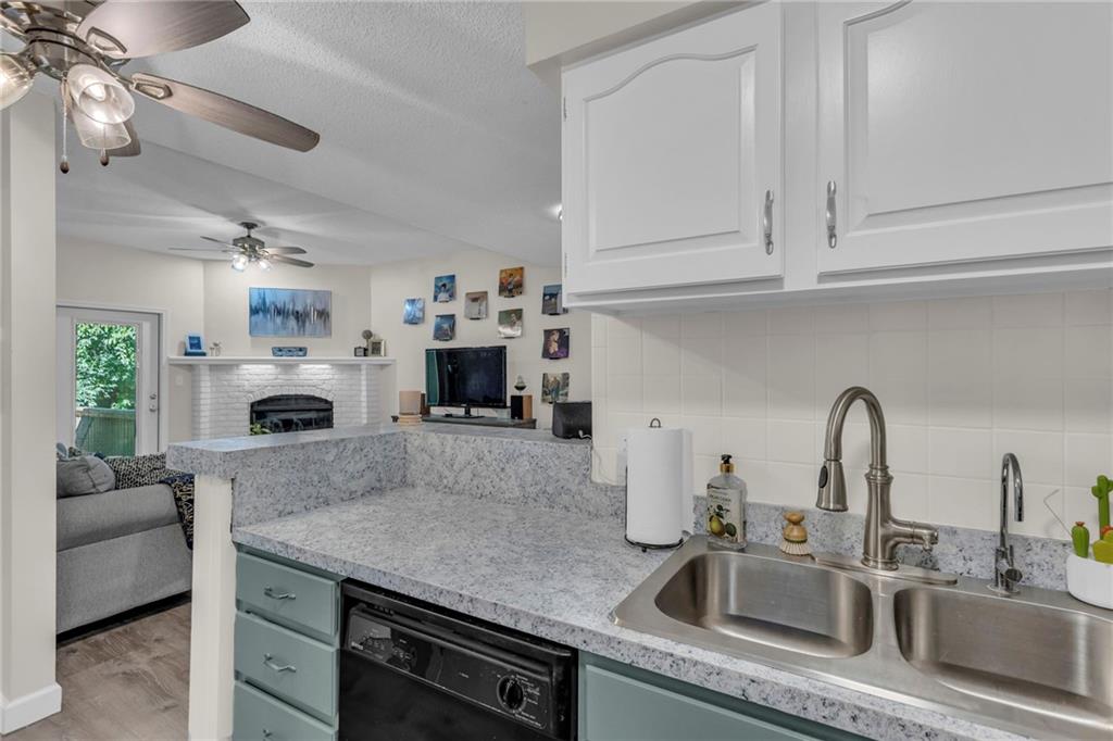 1409 Lawrence Avenue Property Photo 12
