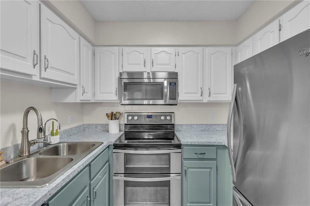 1409 Lawrence Avenue Property Photo 13