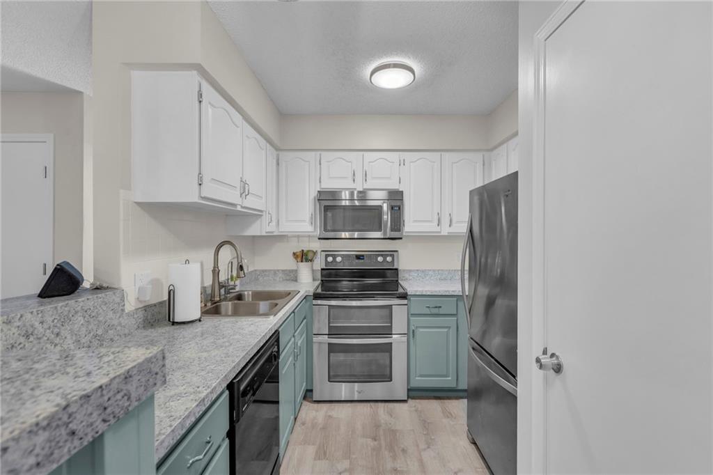 1409 Lawrence Avenue Property Photo 15