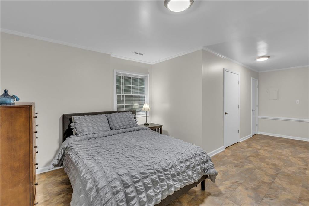1409 Lawrence Avenue Property Photo 24