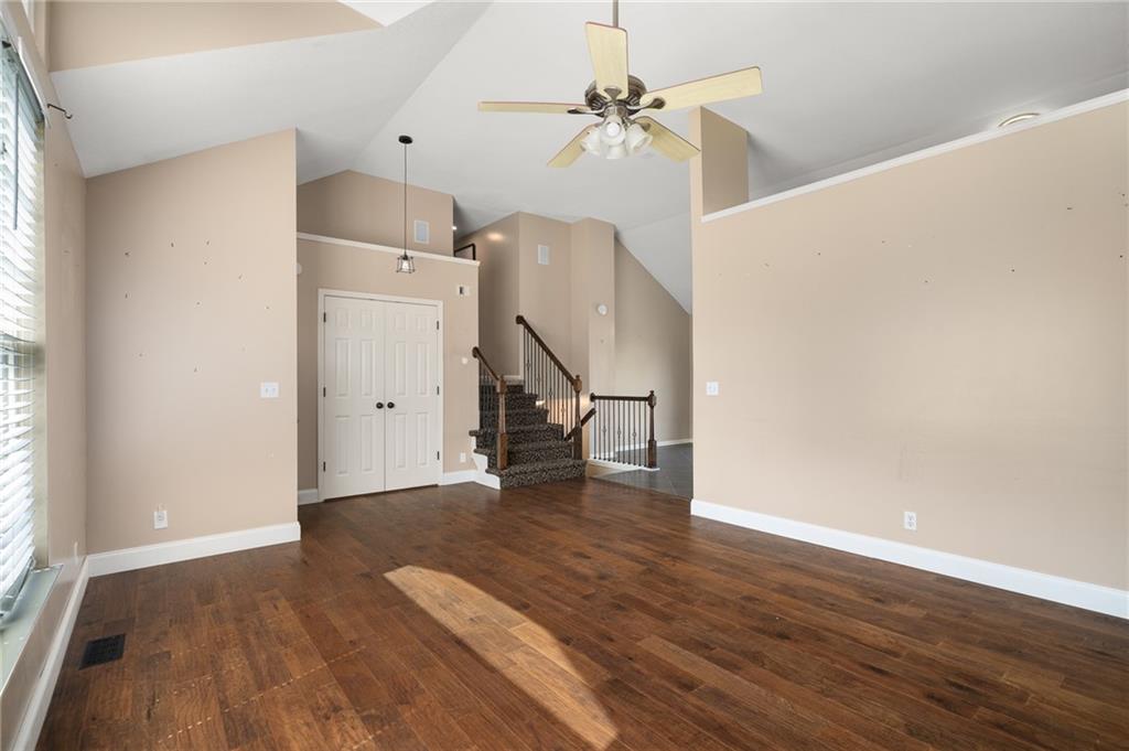524 E Hawthorn Street Property Photo 12