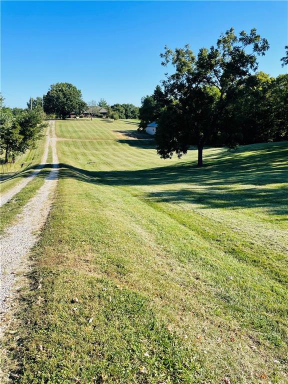 9556 Parallel Parkway Property Photo 4