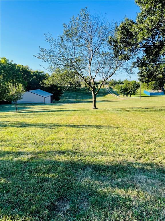9556 Parallel Parkway Property Photo 5