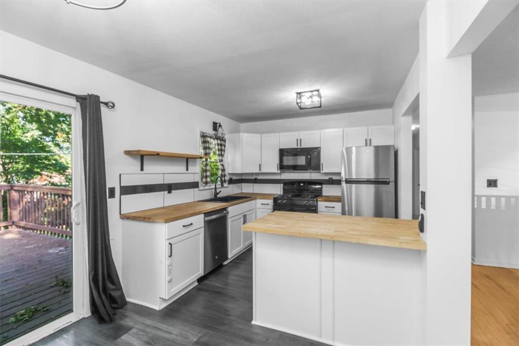 8302 Manning Avenue Property Photo 8