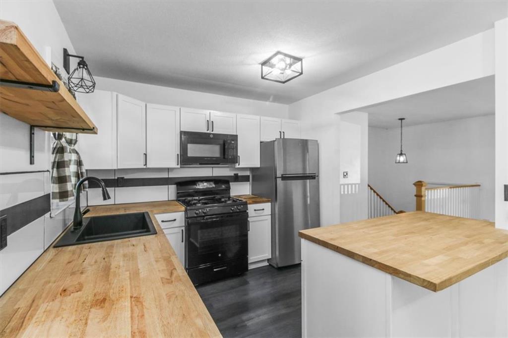 8302 Manning Avenue Property Photo 10