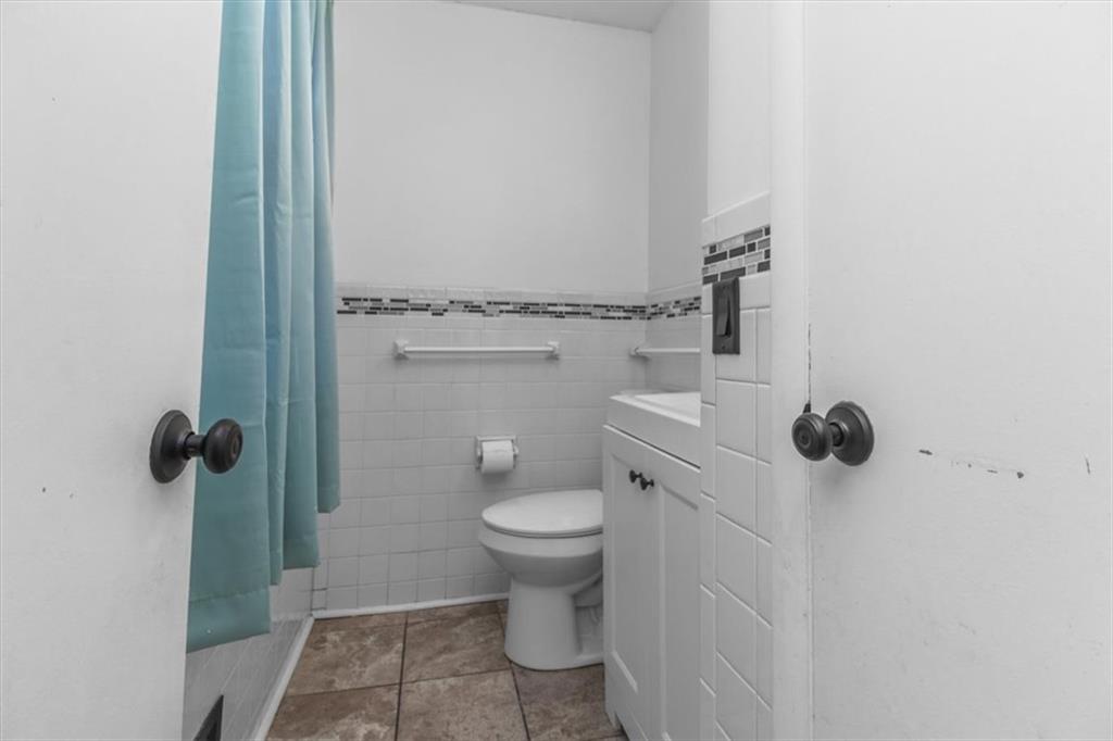 8302 Manning Avenue Property Photo 16