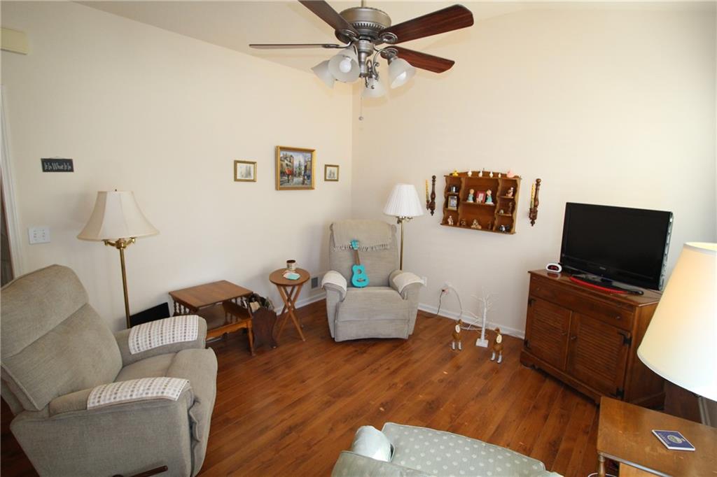 1661 Fall Creek Drive Property Photo 20
