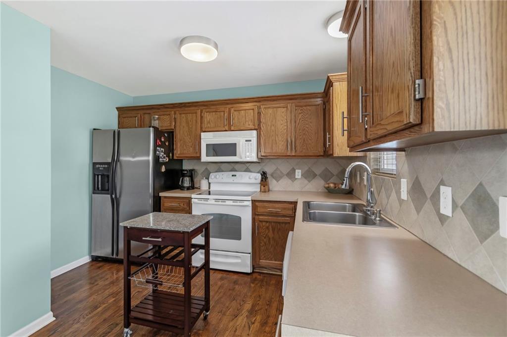 1403 Dickinson Road Property Photo 10