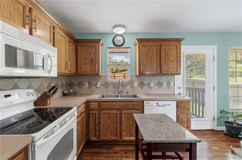 1403 Dickinson Road Property Photo 11