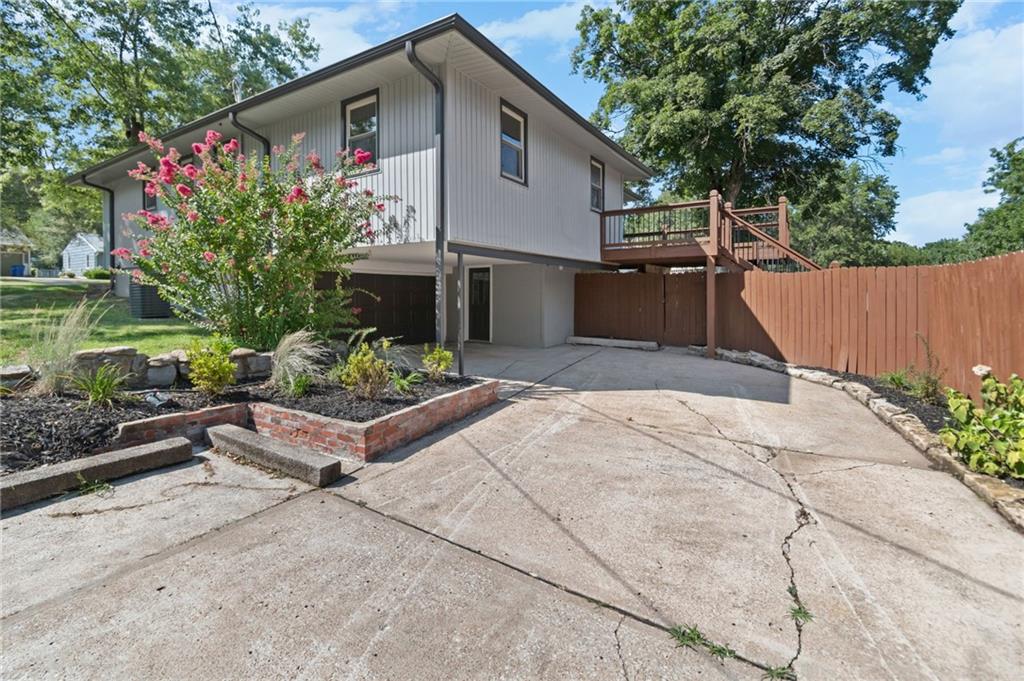 5813 Sterling Avenue Property Photo 3