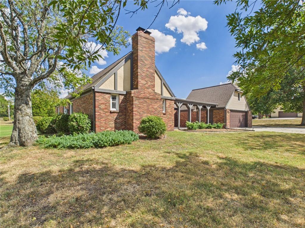915 215th Street Property Photo 2