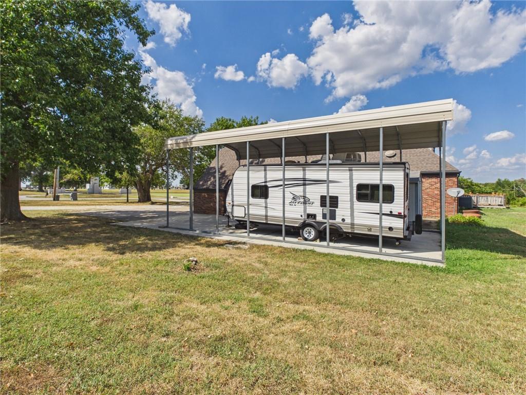915 215th Street Property Photo 7