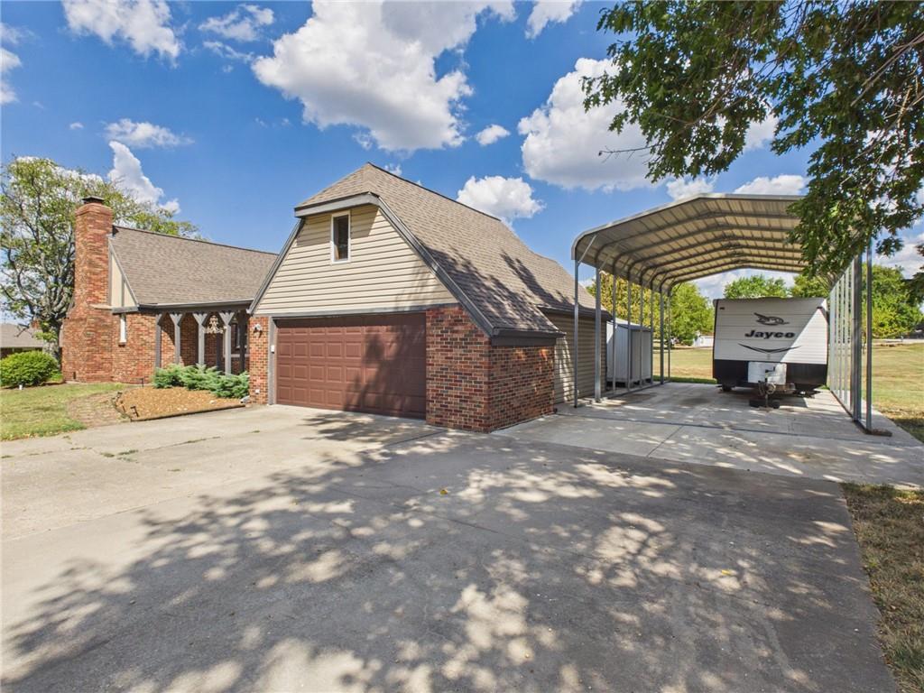 915 215th Street Property Photo 8