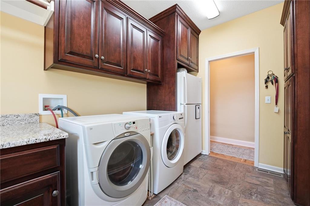 10405 N Saint Clair Avenue Property Photo 36