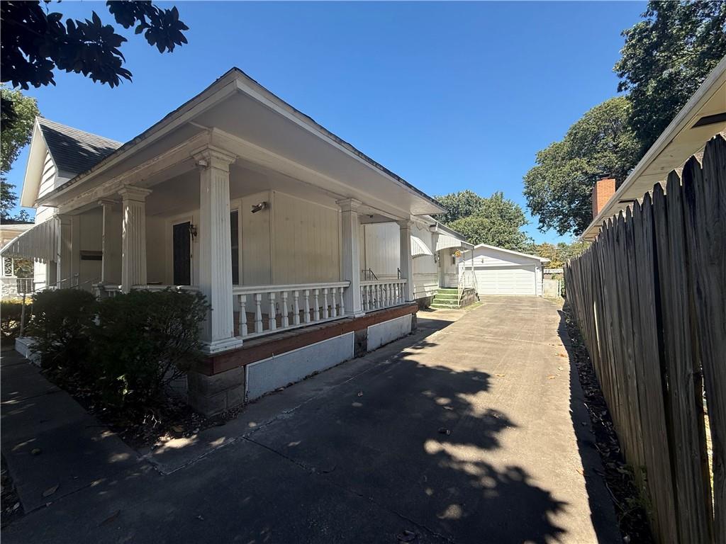 714 W 8th Street Property Photo 3
