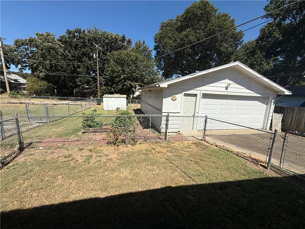 714 W 8th Street Property Photo 17