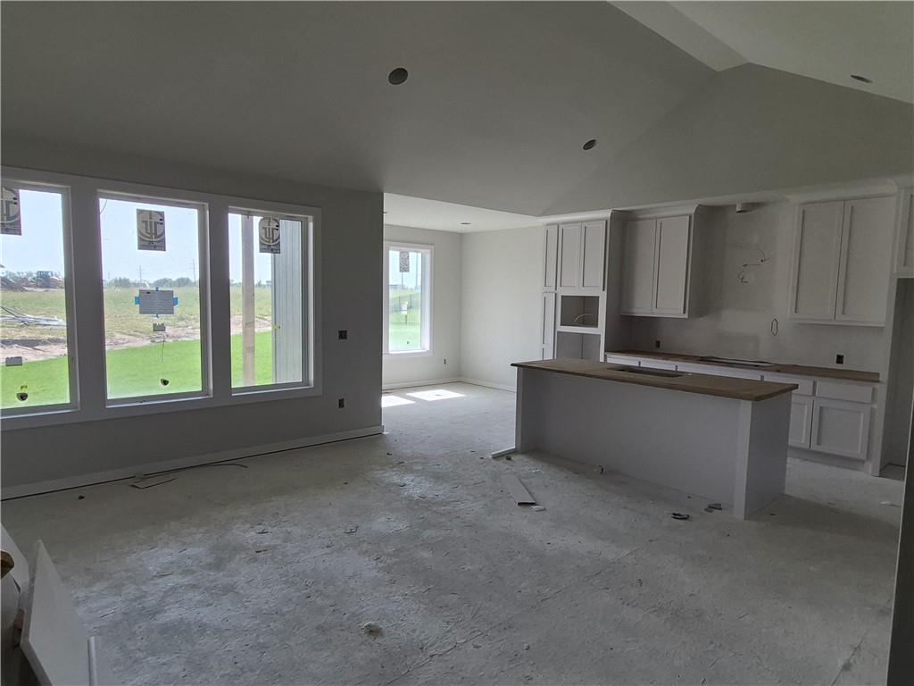 5008 N 146th Street Property Photo 4