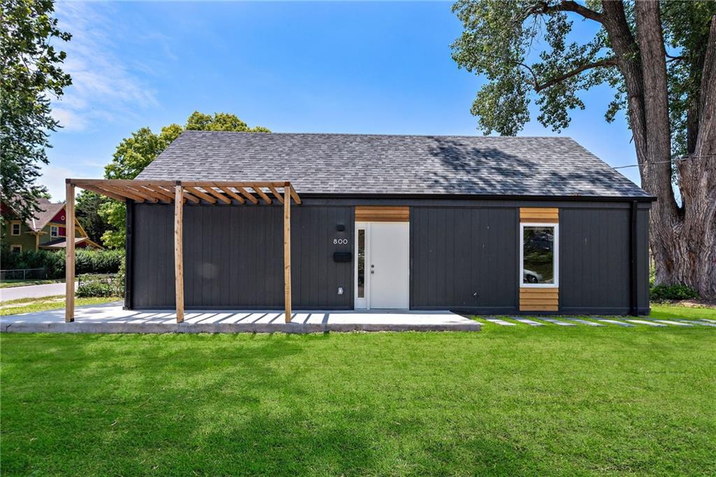 800 Tauromee Avenue