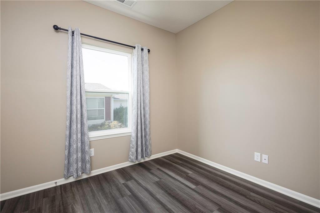 413 Ne Poplar Court Property Photo 25