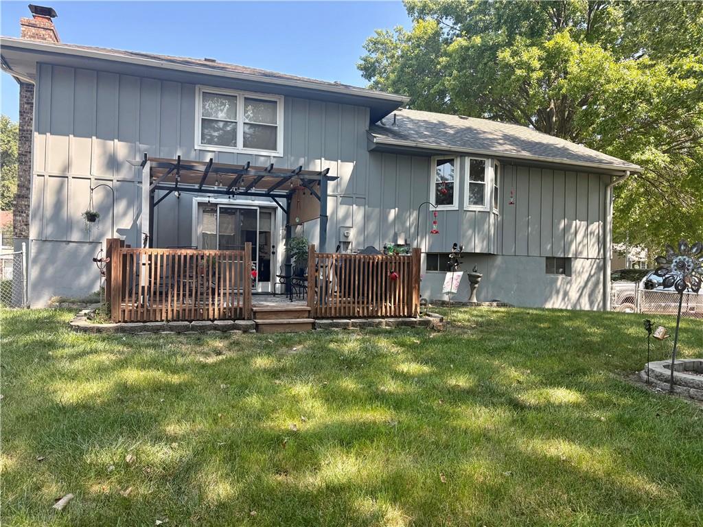 6407 E 140th Terrace Property Photo 2