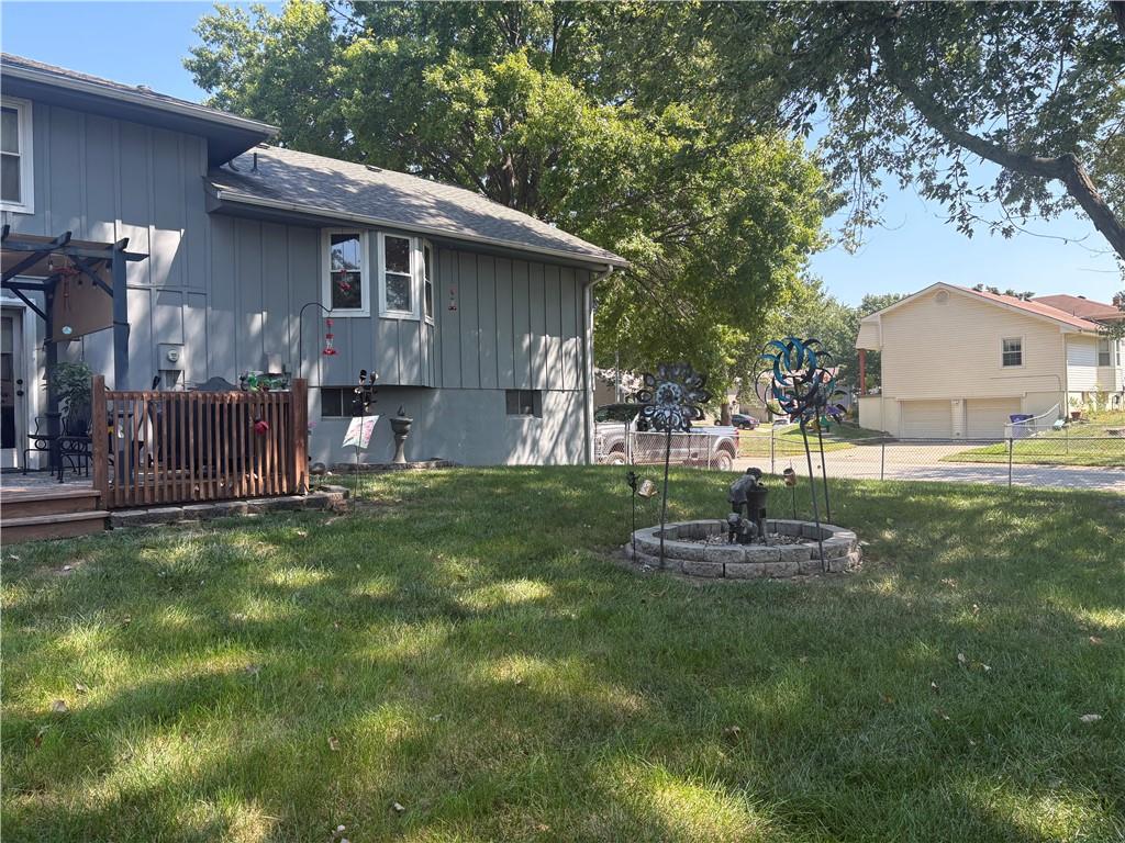 6407 E 140th Terrace Property Photo 3