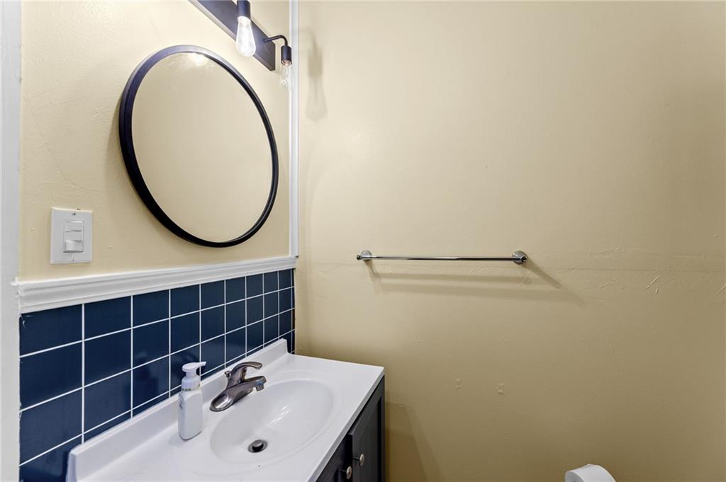 324 W 3rd Avenue Property Photo 20