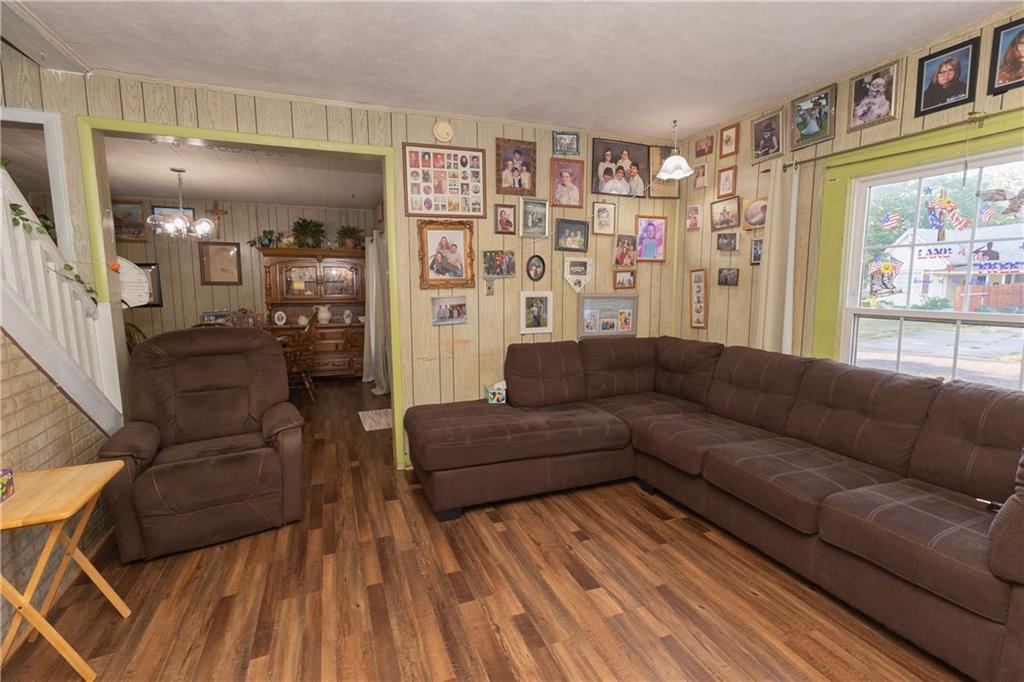 313 W 2nd Street Property Photo 6