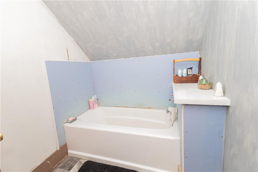 313 W 2nd Street Property Photo 23