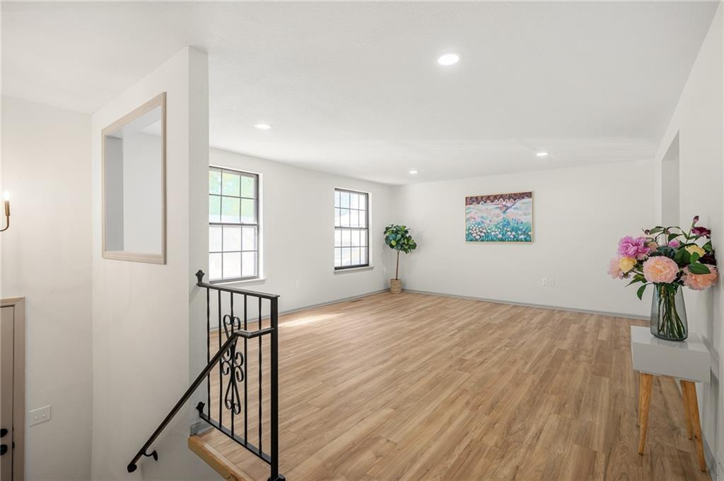 2116 E Mohawk Drive Property Photo 5