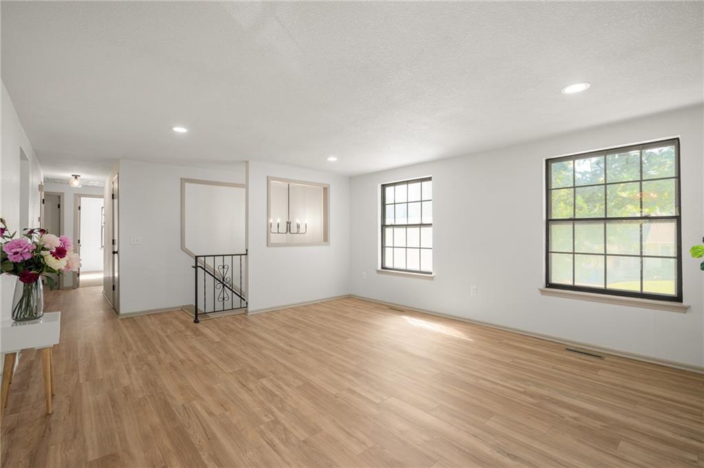 2116 E Mohawk Drive Property Photo 6