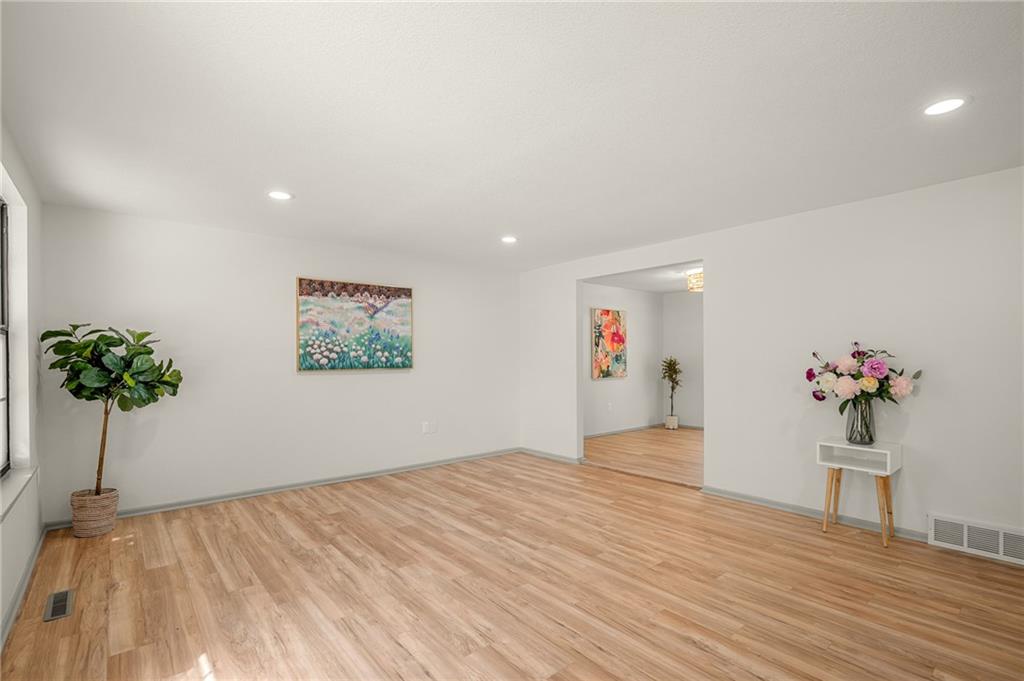 2116 E Mohawk Drive Property Photo 8