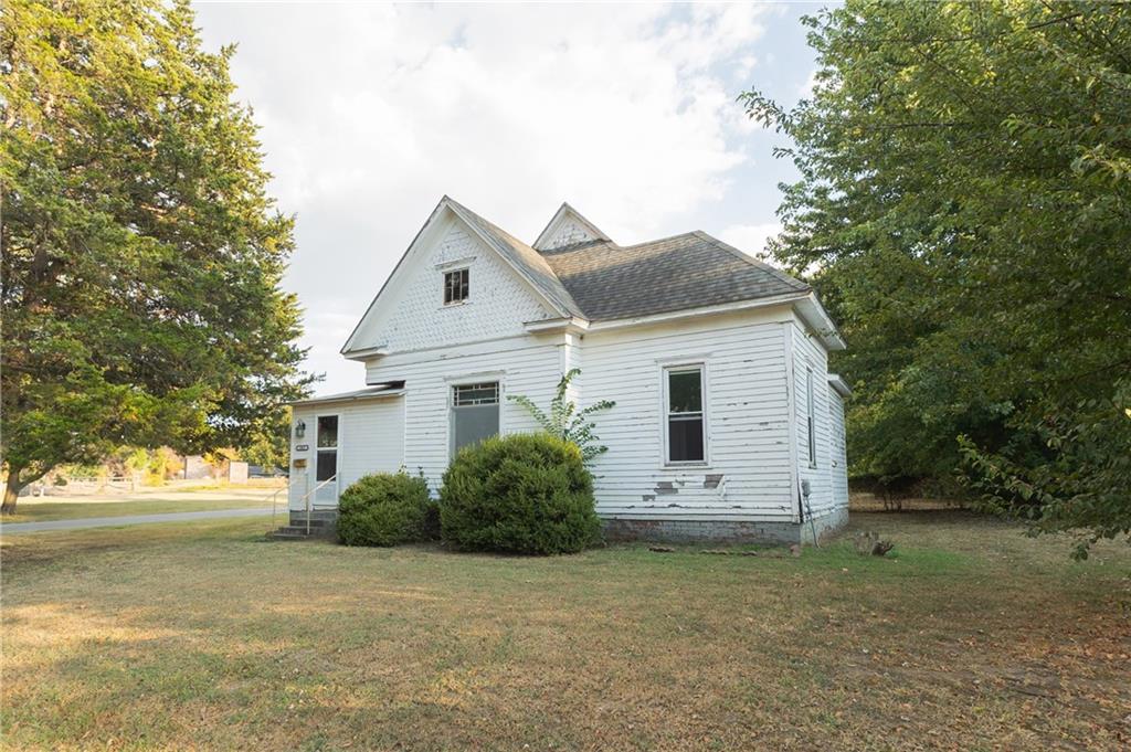1027 E 6th Street Property Photo 2