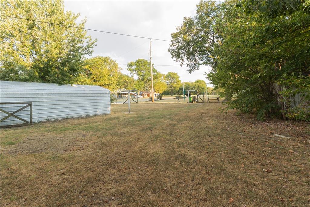 1027 E 6th Street Property Photo 14