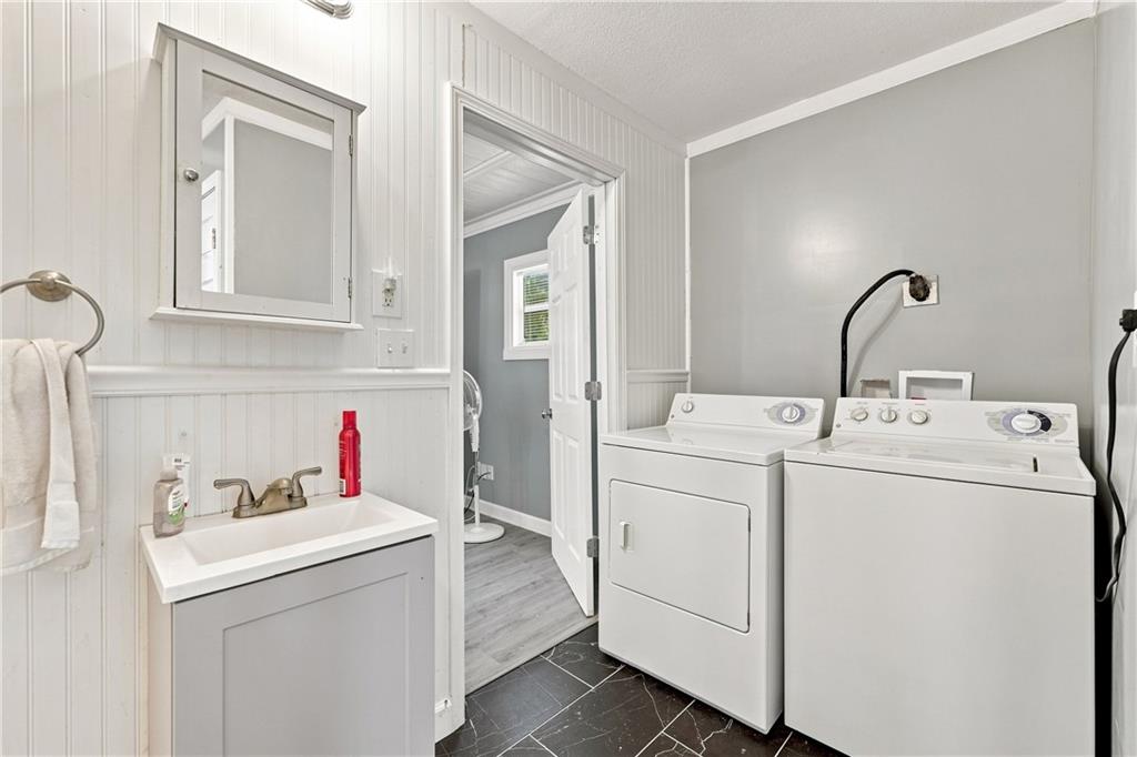 1405 S Logan Avenue Property Photo 6