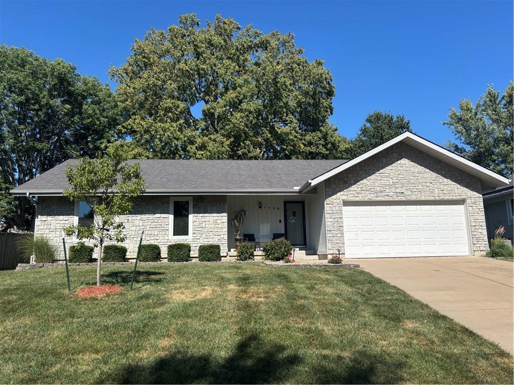 1628 Ne Westwind Drive Property Photo 1
