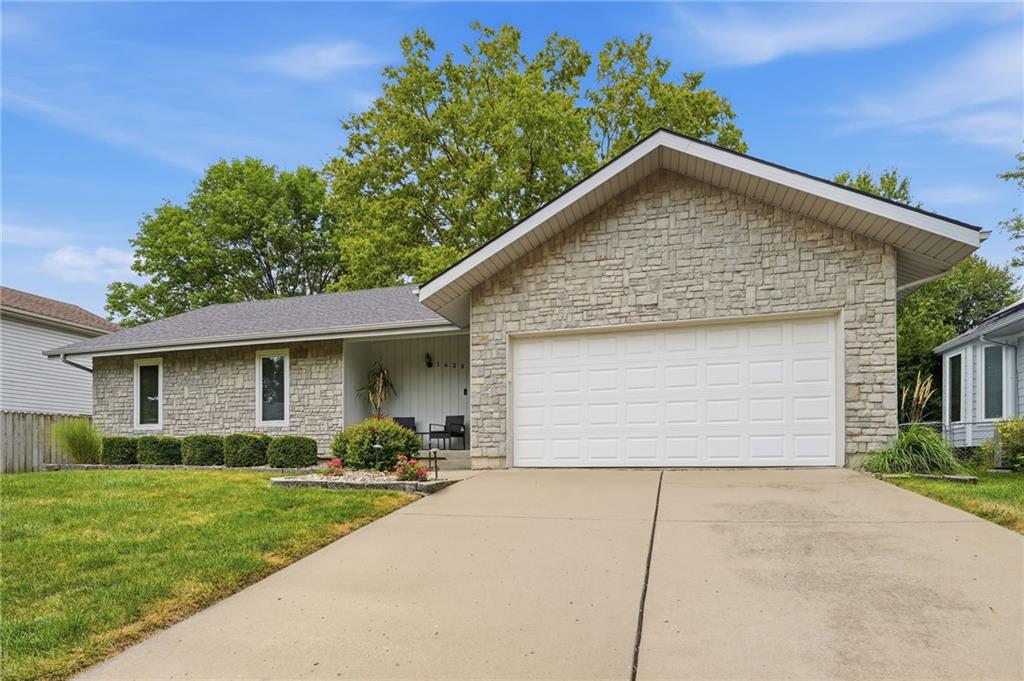 1628 Ne Westwind Drive Property Photo 2