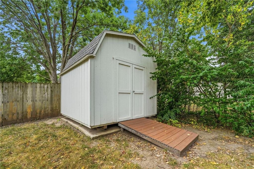 1628 Ne Westwind Drive Property Photo 6