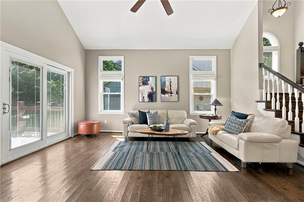 12130 England Street Property Photo 4