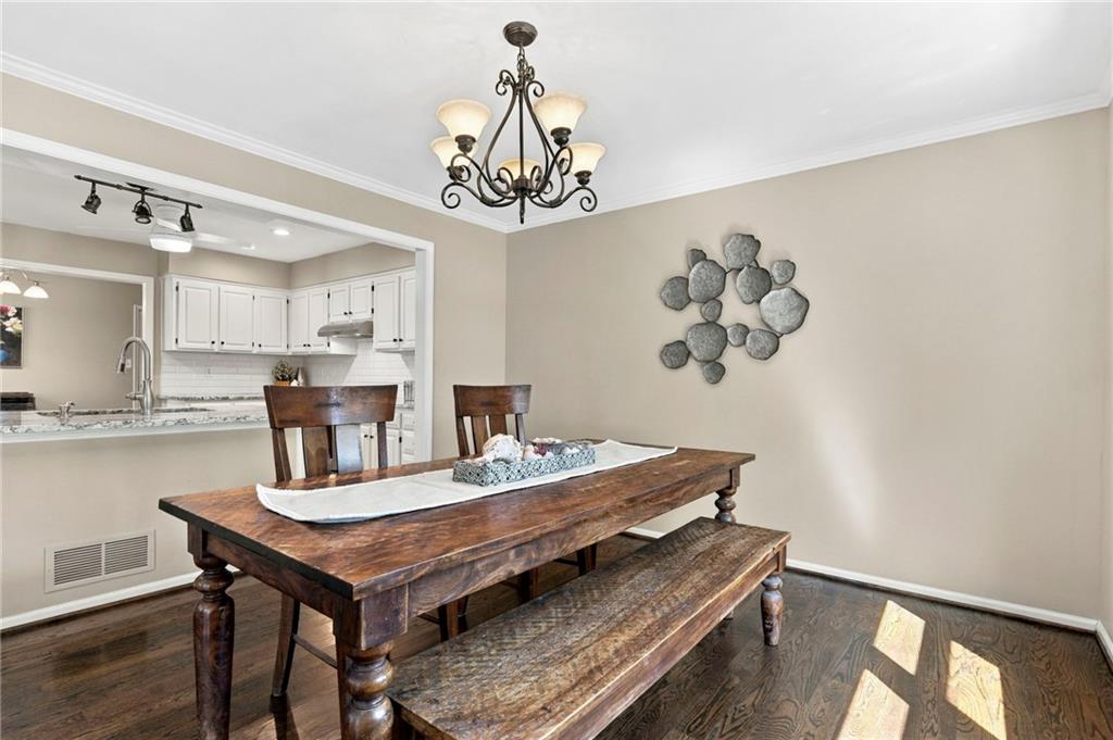 12130 England Street Property Photo 9