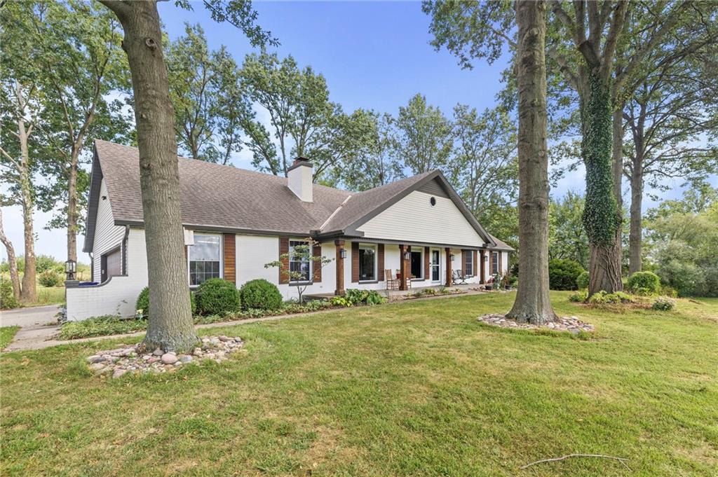 13105 S Lakeshore Drive Property Photo 4