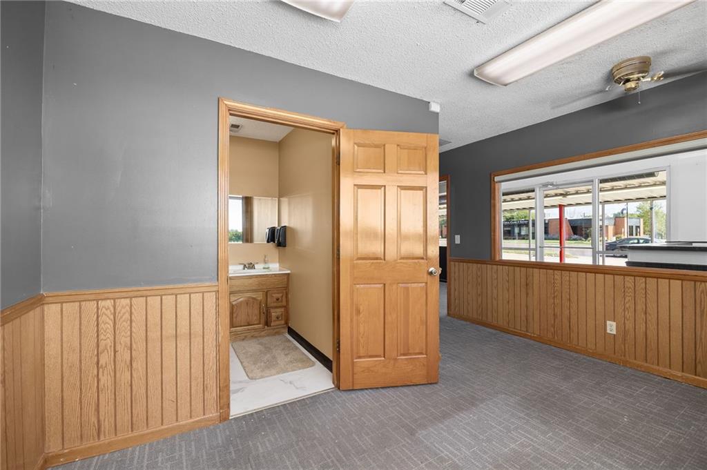 1710 S Belt Highway Property Photo 17