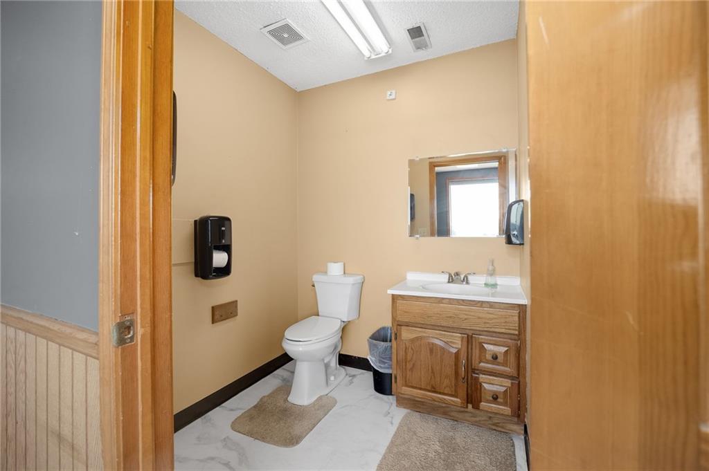1710 S Belt Highway Property Photo 18