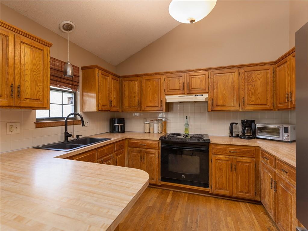 409 Ne Crescent Street Property Photo 6