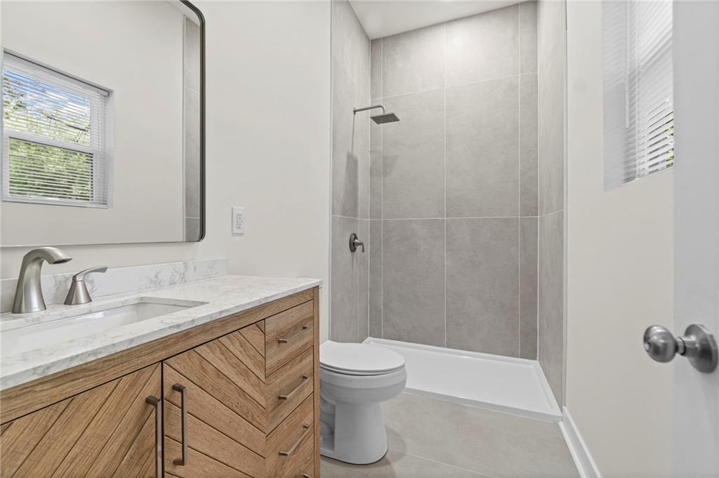 175 W 3rd Street Property Photo 16