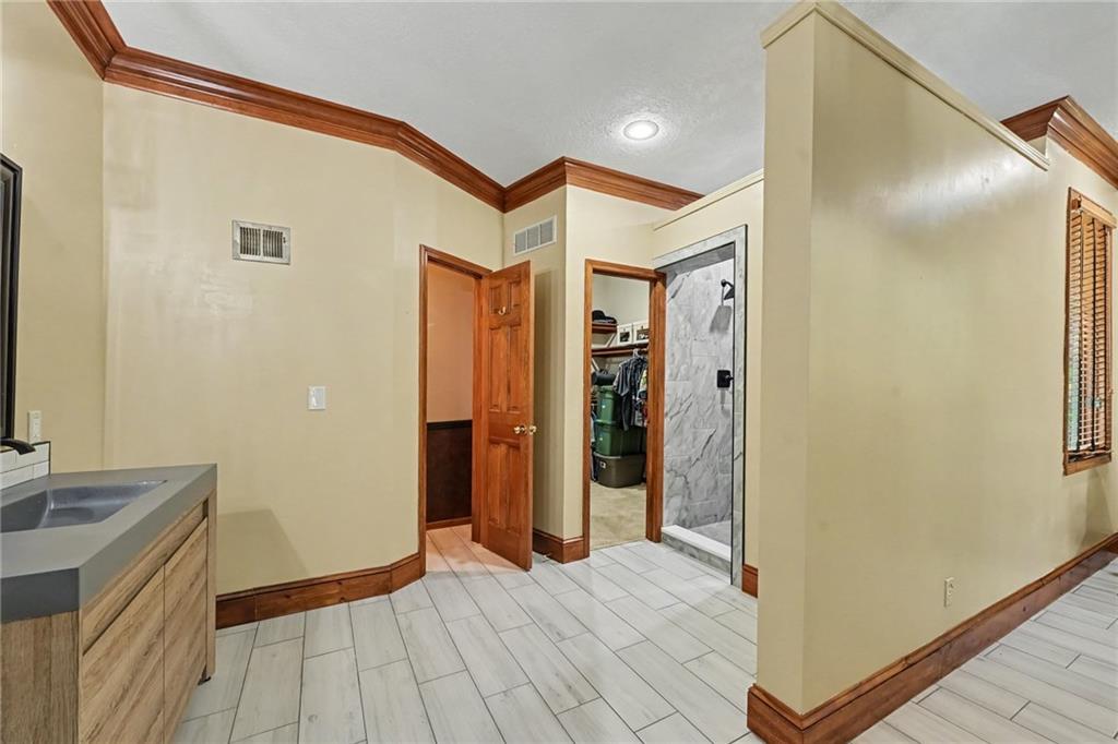 8225 Nw Weatherby Drive Property Photo 19