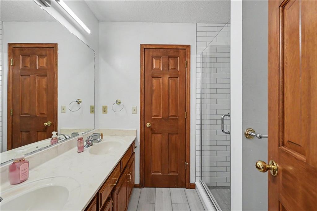 8225 Nw Weatherby Drive Property Photo 24