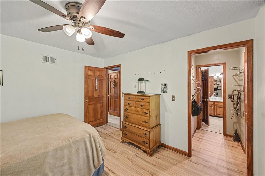 8225 Nw Weatherby Drive Property Photo 28