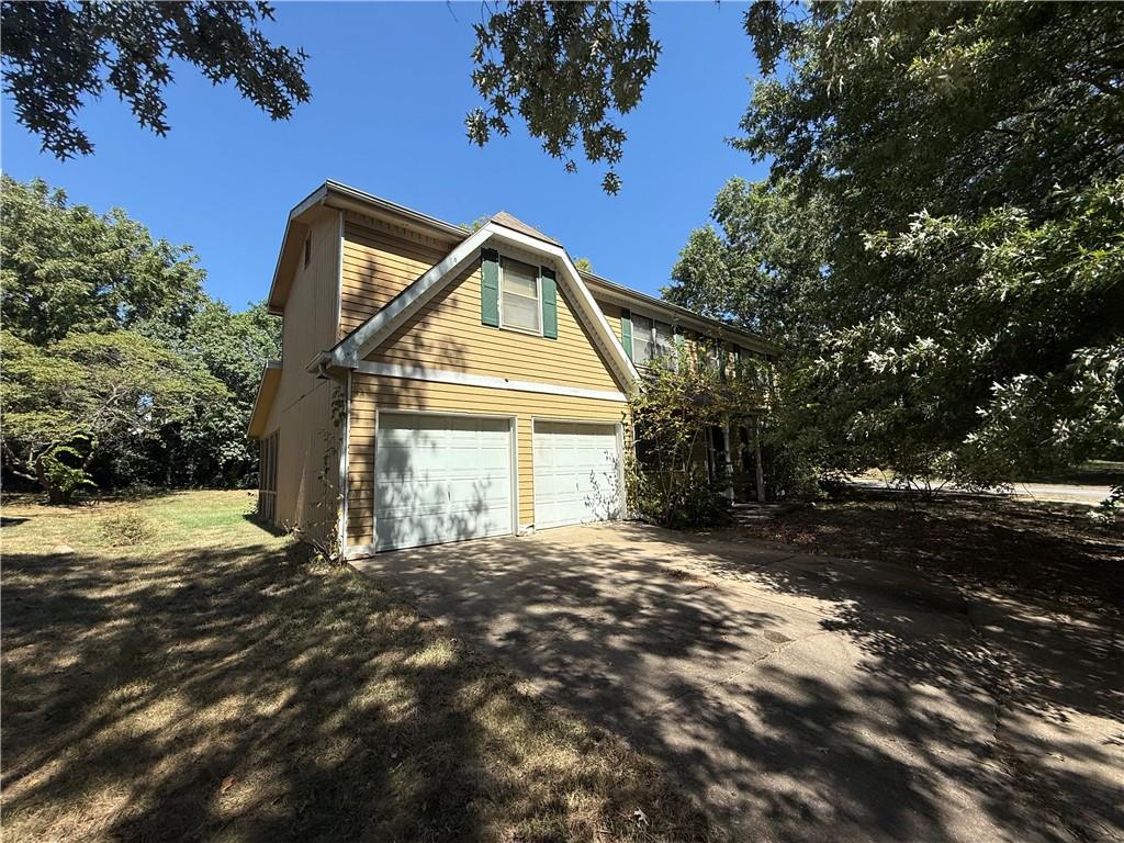 1101 Somerset Circle Property Photo 1
