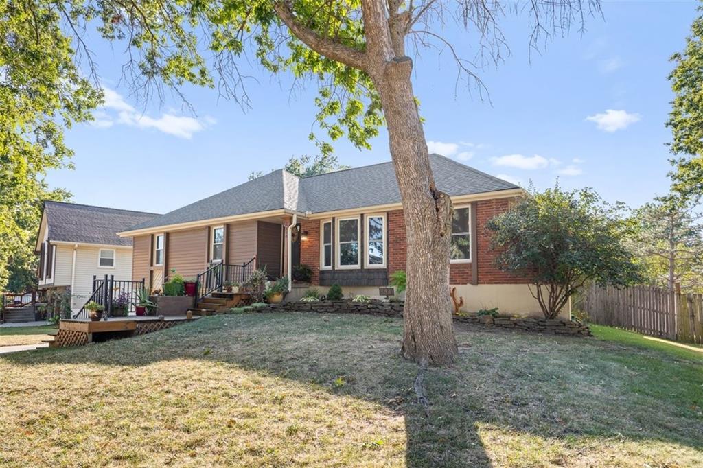 300 Johnston Drive Property Photo 4