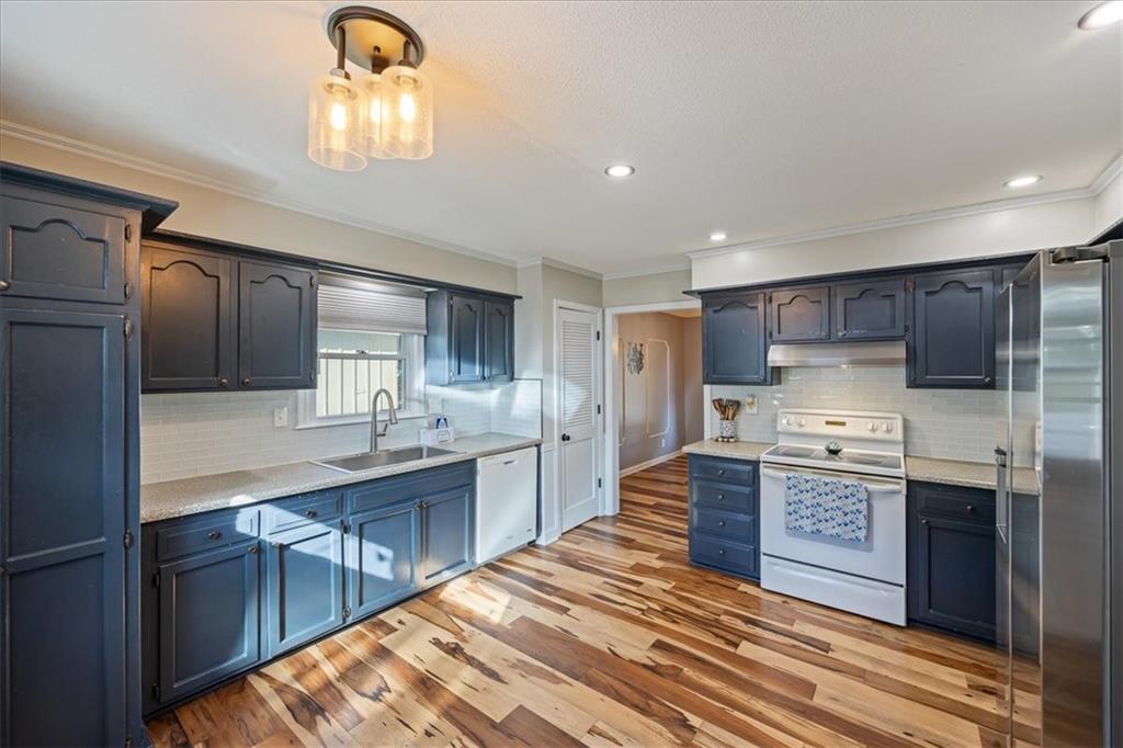 300 Johnston Drive Property Photo 10